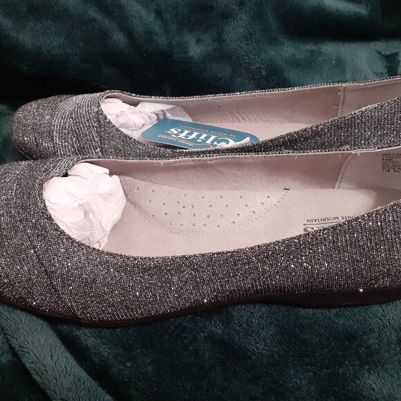 Cliffs by WHITE MOUNTAIN Shoes - CLIFFS BY WHITE MOUNTAIN SILVER SPARKLE FLATS NEW WITH TAGS